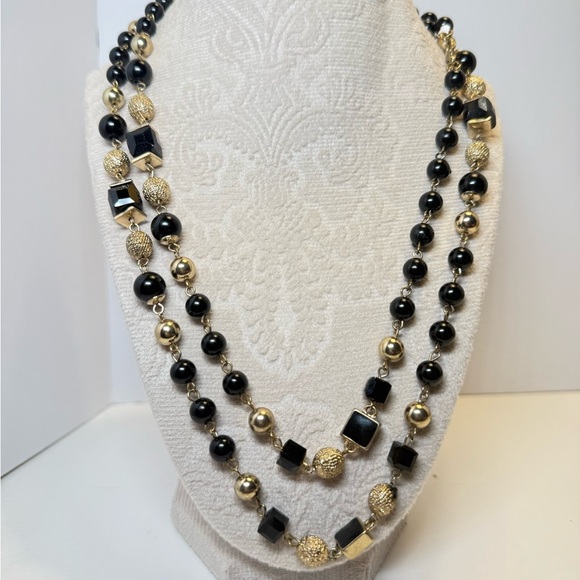 Beautiful vintage  Black and Gold Beaded Necklace - Picture 3 of 5